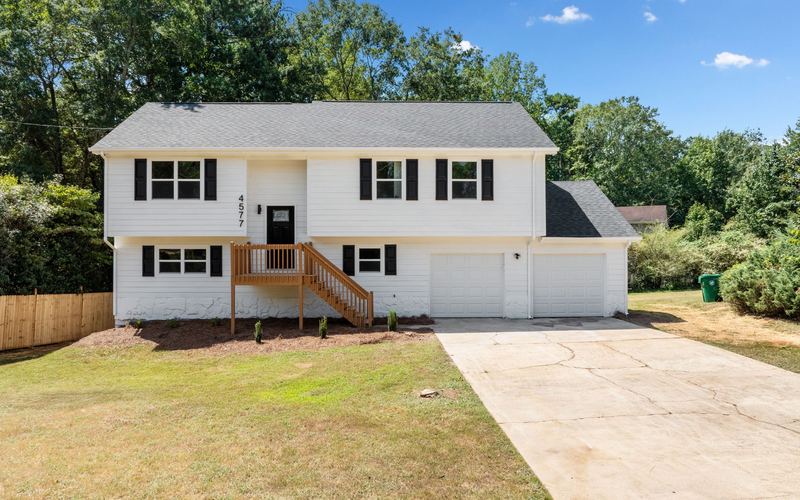 Front of 4577 Landerwood Ct