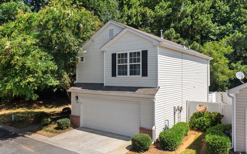Front of 872 Windcroft Cir NW