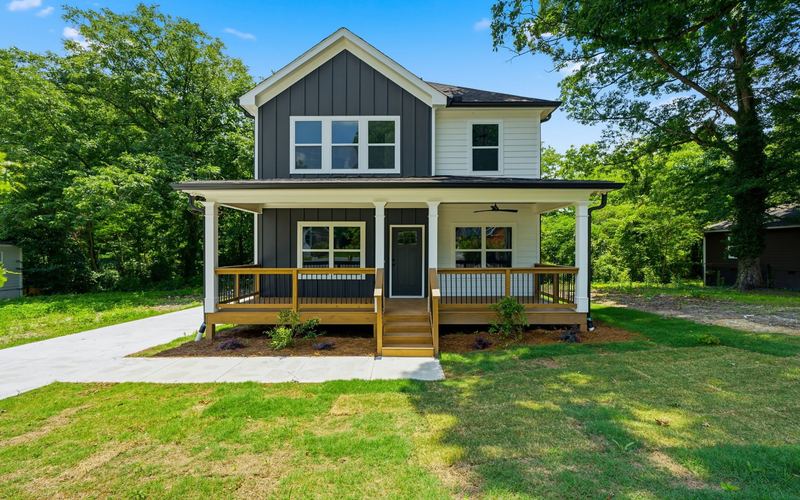 Front of 2194 Wingate St SW