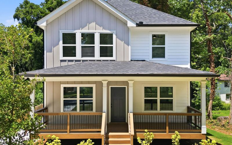 Front of 229 Wynnwood Dr SW